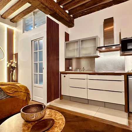 Design & Comfortable Apartment